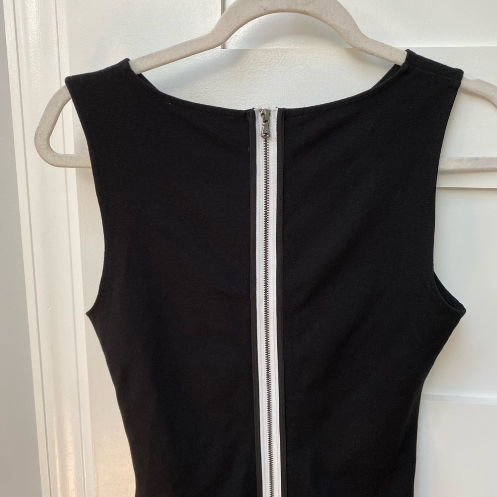 Kenneth Cole New York Hilary Ruched Size 6 Black Zipper Dress - Picture 4 of 9